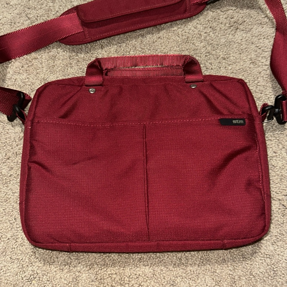 STM - Red - Padded Small Laptop Or Tablet Messenger Bag